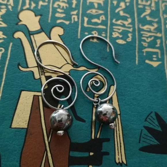 Sterling Silver swirl  earrings - Picture 3 of 4